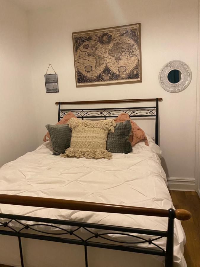 Beautiful Spacious In Town Centre *
